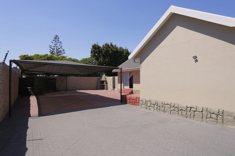 3 Bedroom Property for Sale in Lansdowne Western Cape